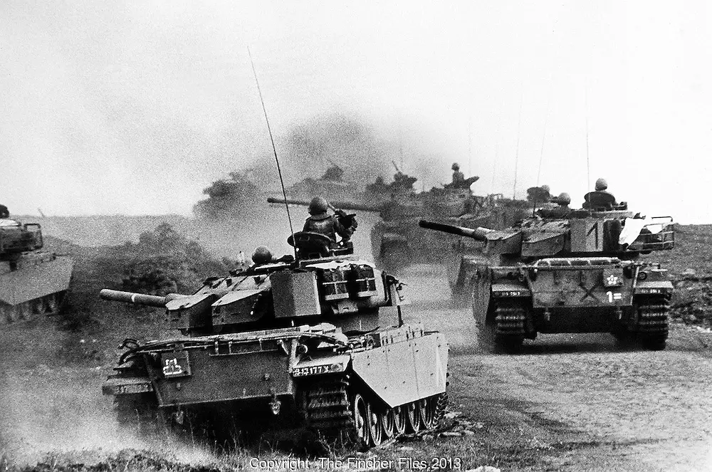 Tanks in action on the Golan heights.jpg